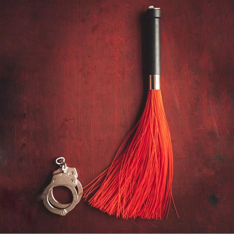 Medium Pvc Flogger Redhead fra Made By Lei